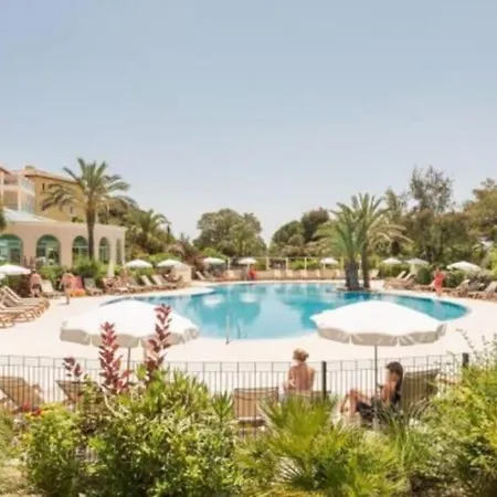 De Standing Face A La Baie De St-tropez, Vue Mer, Jardin Et Piscine. La Garonnette-Plage