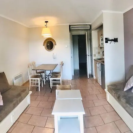 De Standing Face à La Baie De St-tropez, Vue Mer, Jardin Et Piscine. Apartamento La Garonnette-Plage