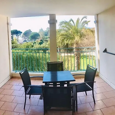 Apartamento De Standing Face à La Baie De St-tropez, Vue Mer, Jardin Et Piscine.