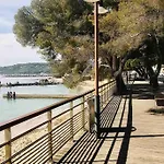 De Standing Face A La Baie De St-tropez, Vue Mer, Jardin Et Piscine. La Garonnette-Plage