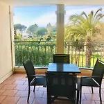 Apartman De Standing Face A La Baie De St-tropez, Vue Mer, Jardin Et Piscine.