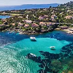 De Standing Face A La Baie De St-tropez, Vue Mer, Jardin Et Piscine. * La Garonnette-Plage
