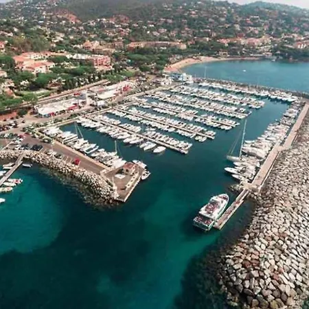 De Standing Face A La Baie De St-tropez, Vue Mer, Jardin Et Piscine. Apartamento La Garonnette-Plage