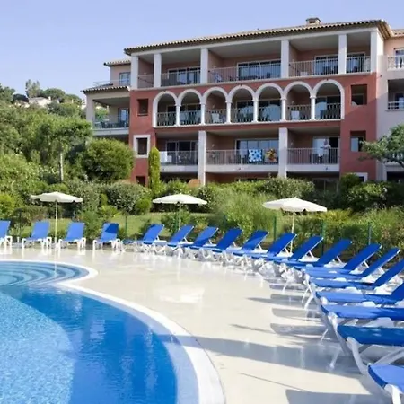 Apartamento De Standing Face A La Baie De St-tropez, Vue Mer, Jardin Et Piscine. *