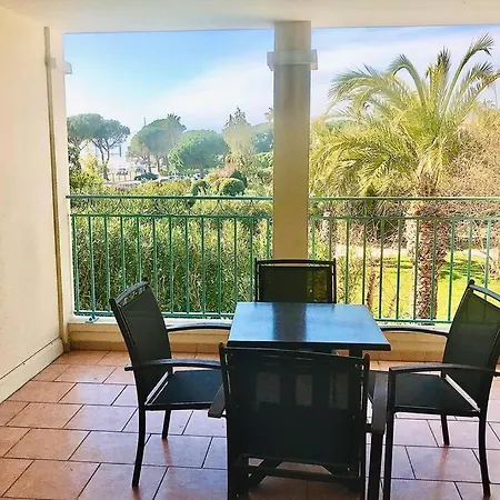 Apartamento De Standing Face A La Baie De St-tropez, Vue Mer, Jardin Et Piscine.