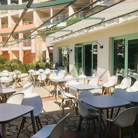 De Standing Face A La Baie De St-tropez, Vue Mer, Jardin Et Piscine. Apartamento La Garonnette-Plage