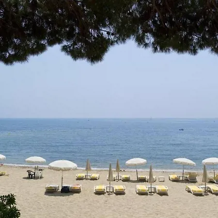 Apartment De Standing Face A La Baie De St-tropez, Vue Mer, Jardin Et Piscine.