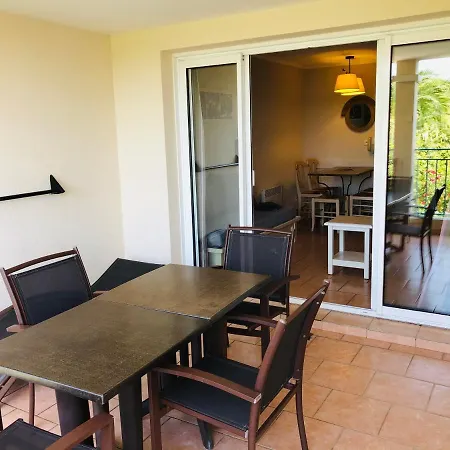 Apartamento De Standing Face A La Baie De St-tropez, Vue Mer, Jardin Et Piscine. *