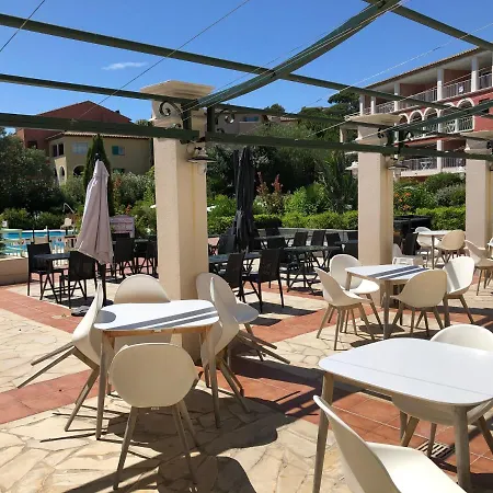 De Standing Face A La Baie De St-tropez, Vue Mer, Jardin Et Piscine. *