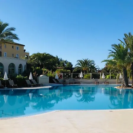 De Standing Face A La Baie De St-tropez, Vue Mer, Jardin Et Piscine. Apartment *