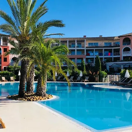 De Standing Face A La Baie De St-tropez, Vue Mer, Jardin Et Piscine. Apartment *
